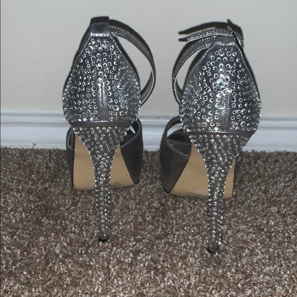 SILVER SPARKLY STEVE MADDEN HEELS - Picture 3 of 3